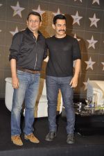 Aamir Khan at Star TV_s new show announcement in Taj Land_s End on 22nd Oct 2011 (44).JPG